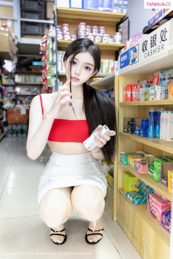   [XiuRen]高清写真图 2024.07.03 No.8794 龙雪儿 丝袜美腿第34张图片